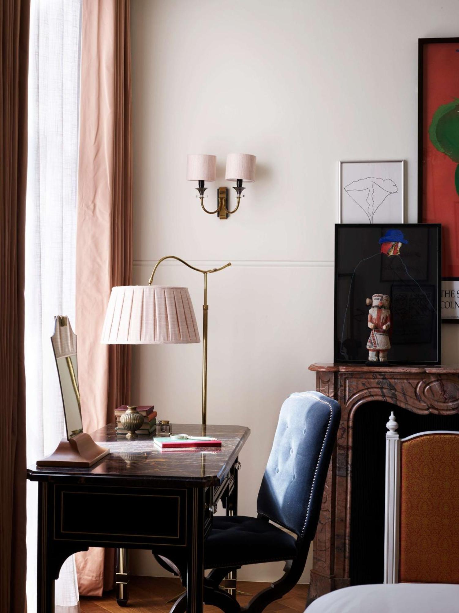 Отель Nomad Лондон Экстерьер фото A wall light